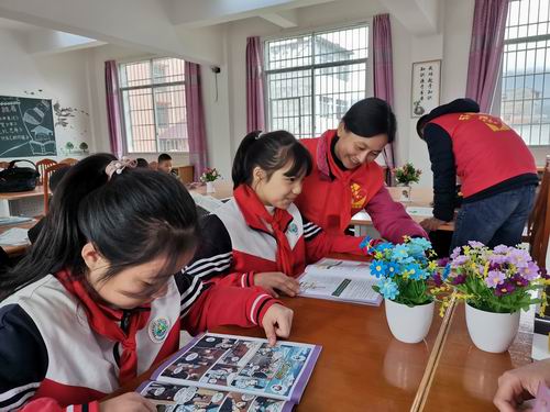 2020.11.25第132个苔花希望书屋灌阳县黄关镇第一寄宿制高年级小学